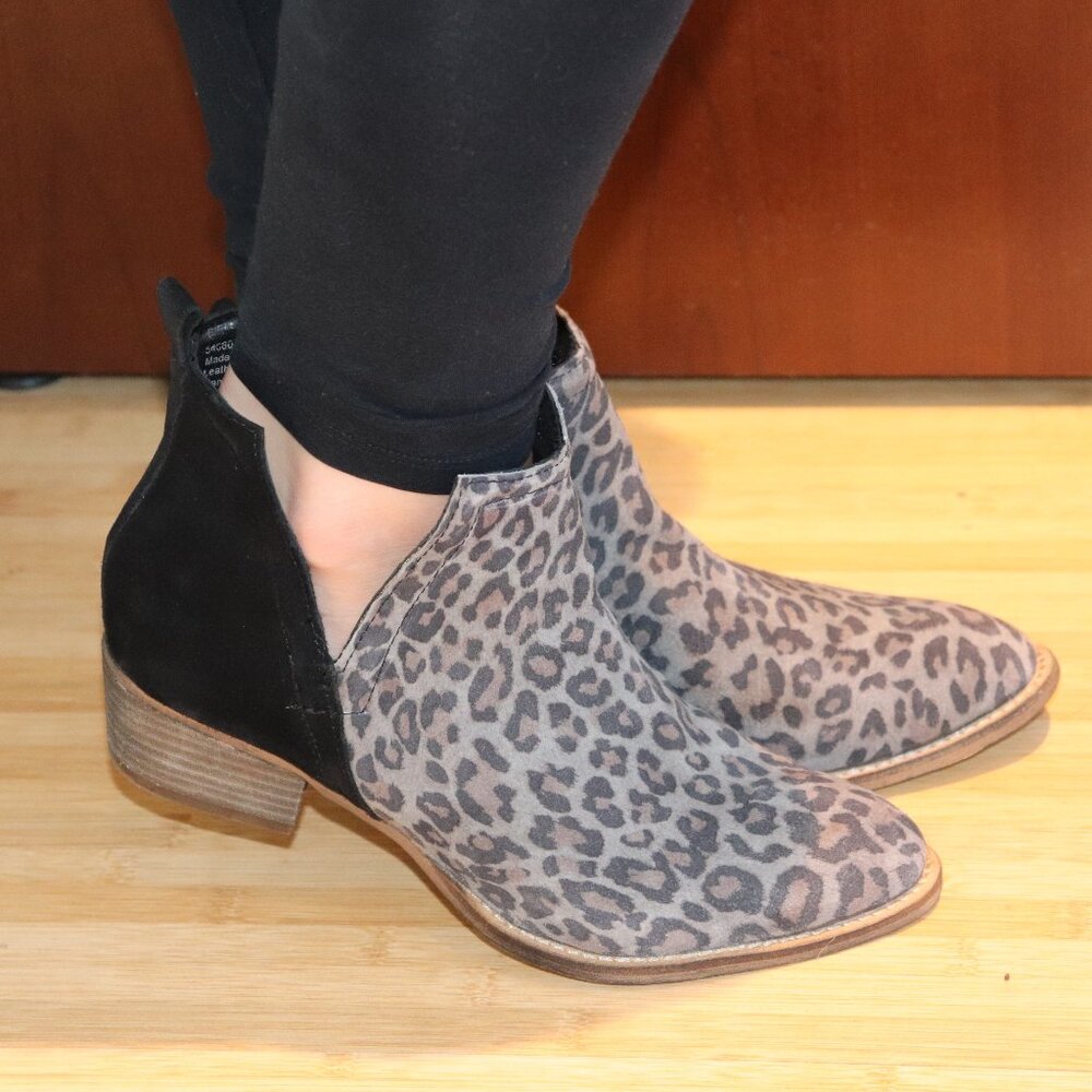 Diba True V-Cut Leopard Print/Suede Bootie, Short Side ONLY SIZE : WOMENS US13